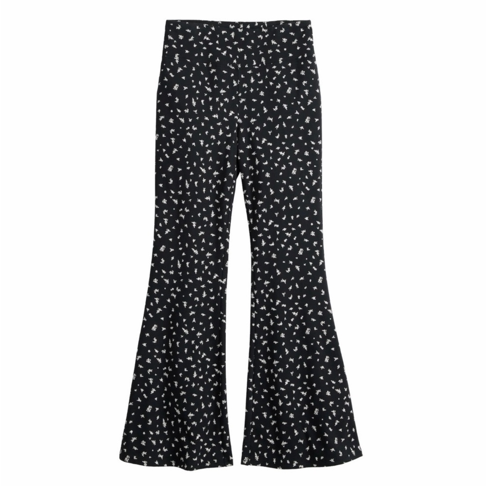 🐣NWOT SO Black and White Floral Flare leggings